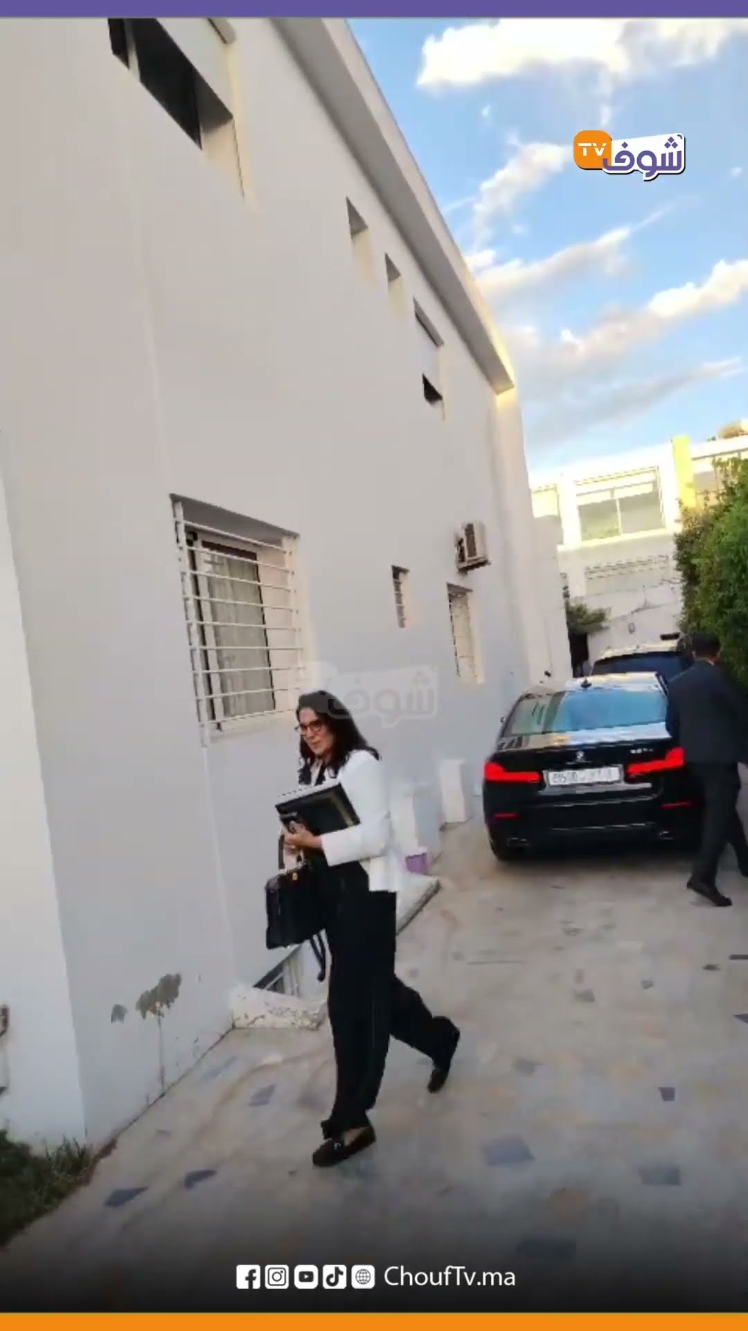 لحظة وصول المنصوري لمقر حزب الأصالة والمعاصرة لاستكمال مشاورات تشكيل الحكومة وسلمات على الصحافيين